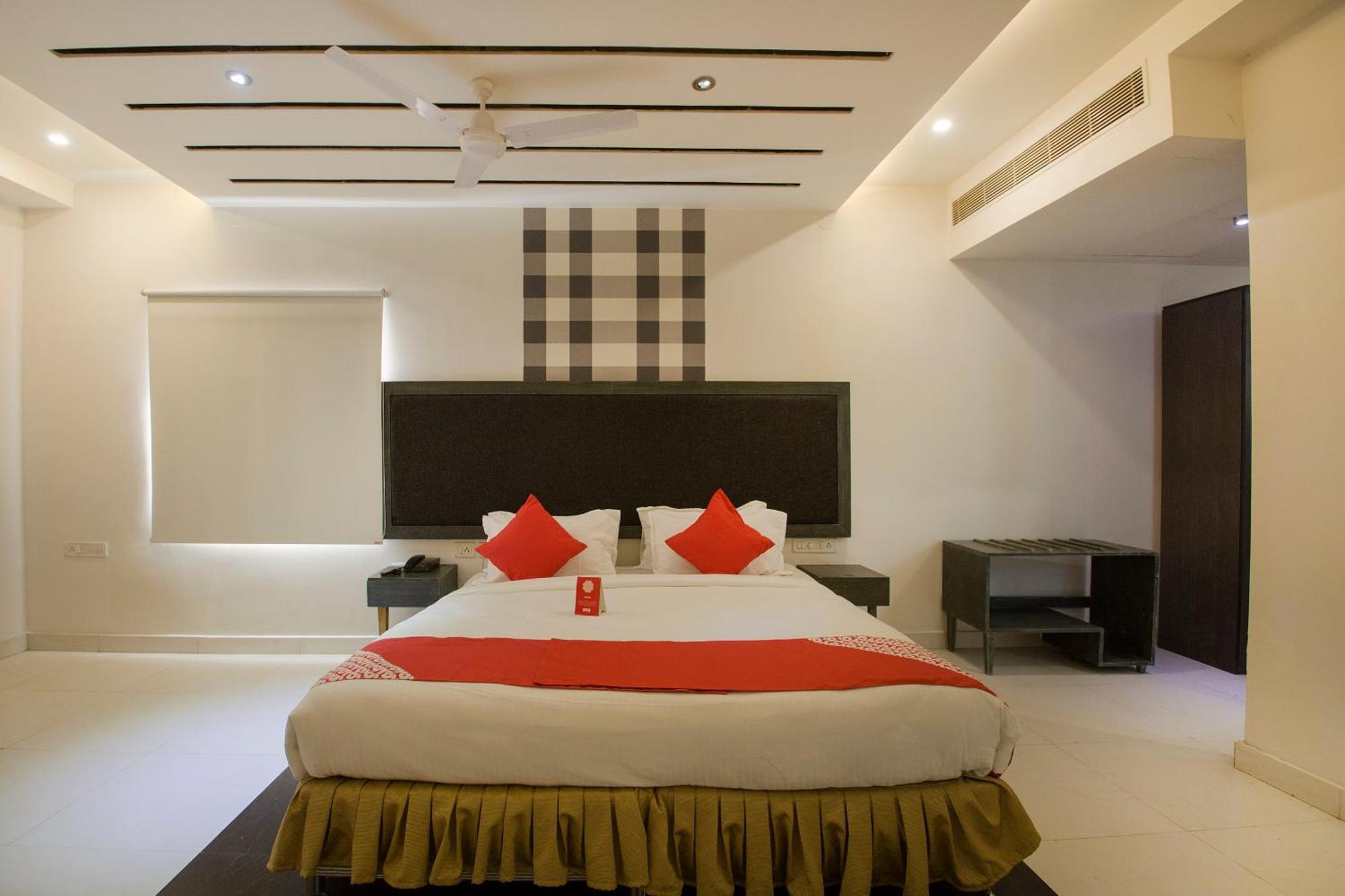 Hotel O Palak Residency Near Erragadda Metro Station Хайдарабад Экстерьер фото