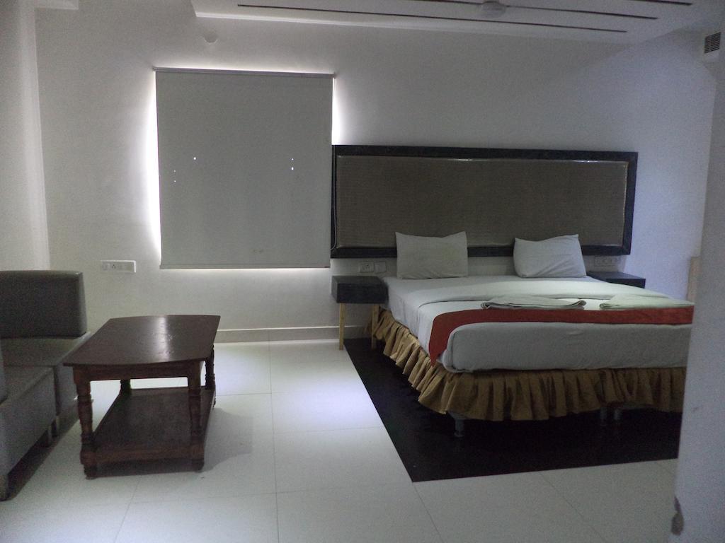 Hotel O Palak Residency Near Erragadda Metro Station Хайдарабад Экстерьер фото