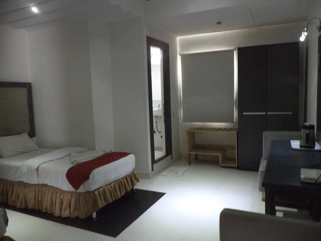 Hotel O Palak Residency Near Erragadda Metro Station Хайдарабад Экстерьер фото