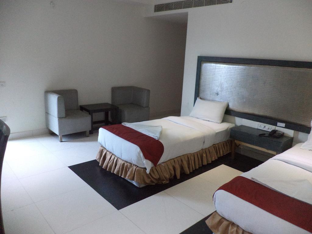 Hotel O Palak Residency Near Erragadda Metro Station Хайдарабад Экстерьер фото
